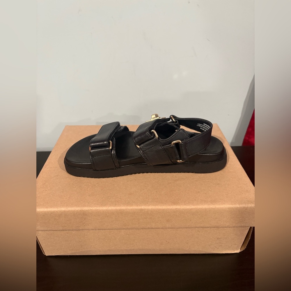 Steve Madden women’s Mona black leather sandal | size 6 | color: black leather
